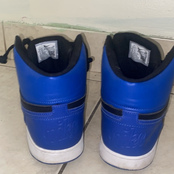 Nike shoes - Picture 3 of 4